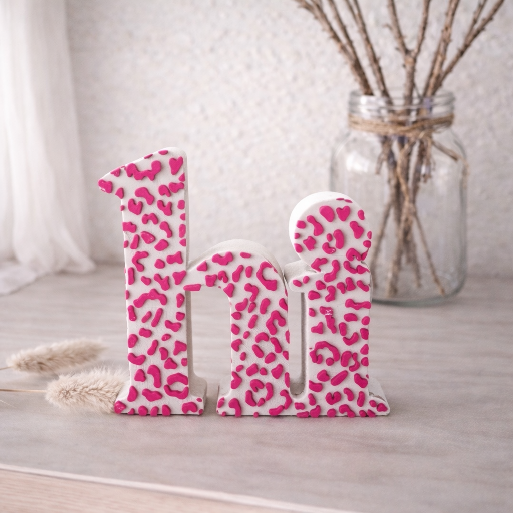 Statement Schriftzug „hi“ in Leo-Optik
