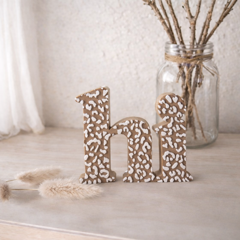 Statement Schriftzug „hi“ in Leo-Optik